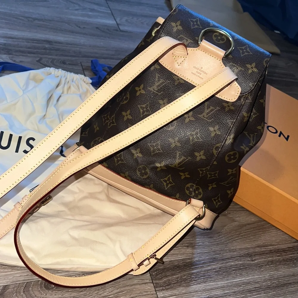 Authentic Louis Vuitton montsouris mm backpack - Picture 7 of 10